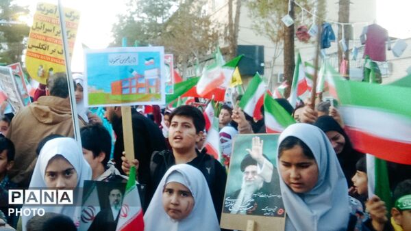 تجمع دانش آموزان کرمانی مقابل کمیساریای سازمان ملل متحد