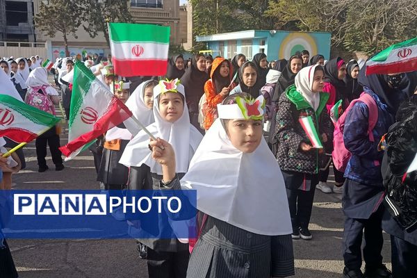  آغاز سال تحصیلی با همراهی حافظان نظم و امنیت در دبستان بعثت ۲