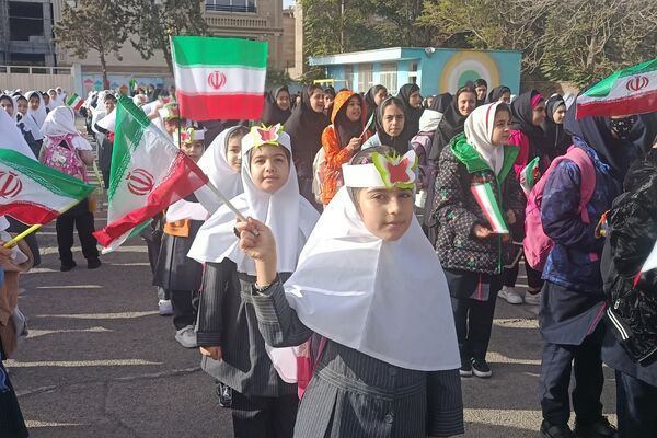  آغاز سال تحصیلی با همراهی حافظان نظم و امنیت در دبستان بعثت ۲