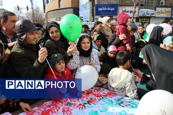 حضور گسترده کودکان و نوجوانان ارومیه‌ای در راهپیمایی ۲۲ بهمن