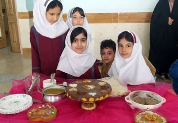 جشنواره غذایی در چهاربره با حضور ریاست آموزش‌وپرورش اشترینان برگزار شد