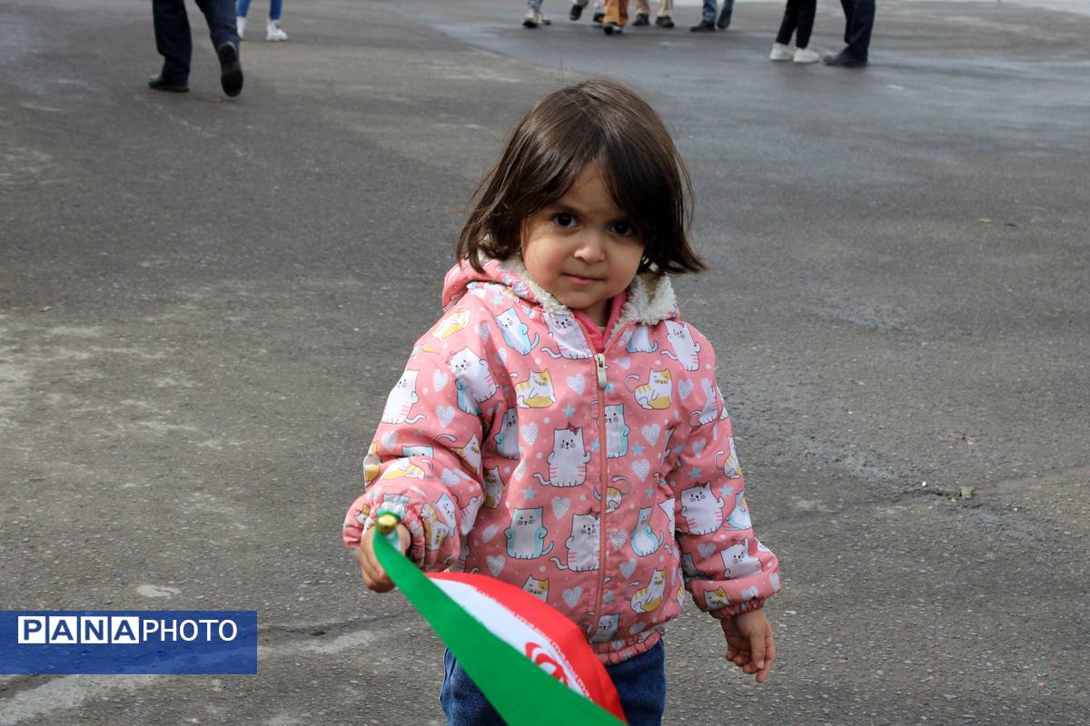 حماسه حضور مردم قروه در راهپیمایی ۲۲ بهمن؛ تجلی وحدت و وفاداری به انقلاب