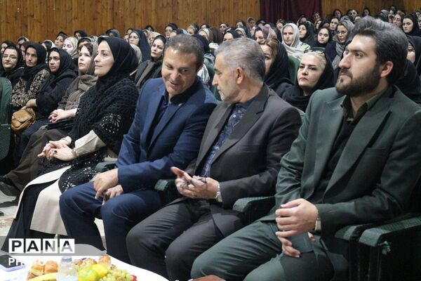 برگزاری نخستین مجمع عمومی انتخابات انجمن اولیا و مربیان در دبیرستان معراج اردبیل