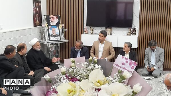 دیدار مسئولان آموزش و پرورش قم با خانواده شهید «حسین نجفی»