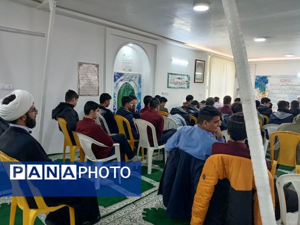 جلسه پرسش و پاسخ با موضوع دستاورد‌های انقلاب اسلامی در دبیرستان نمونه آیت‌الله خامنه‌ای