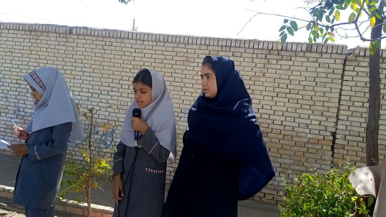 برپایی نماز جماعت  در دبستان شهید نجفی فدافن 