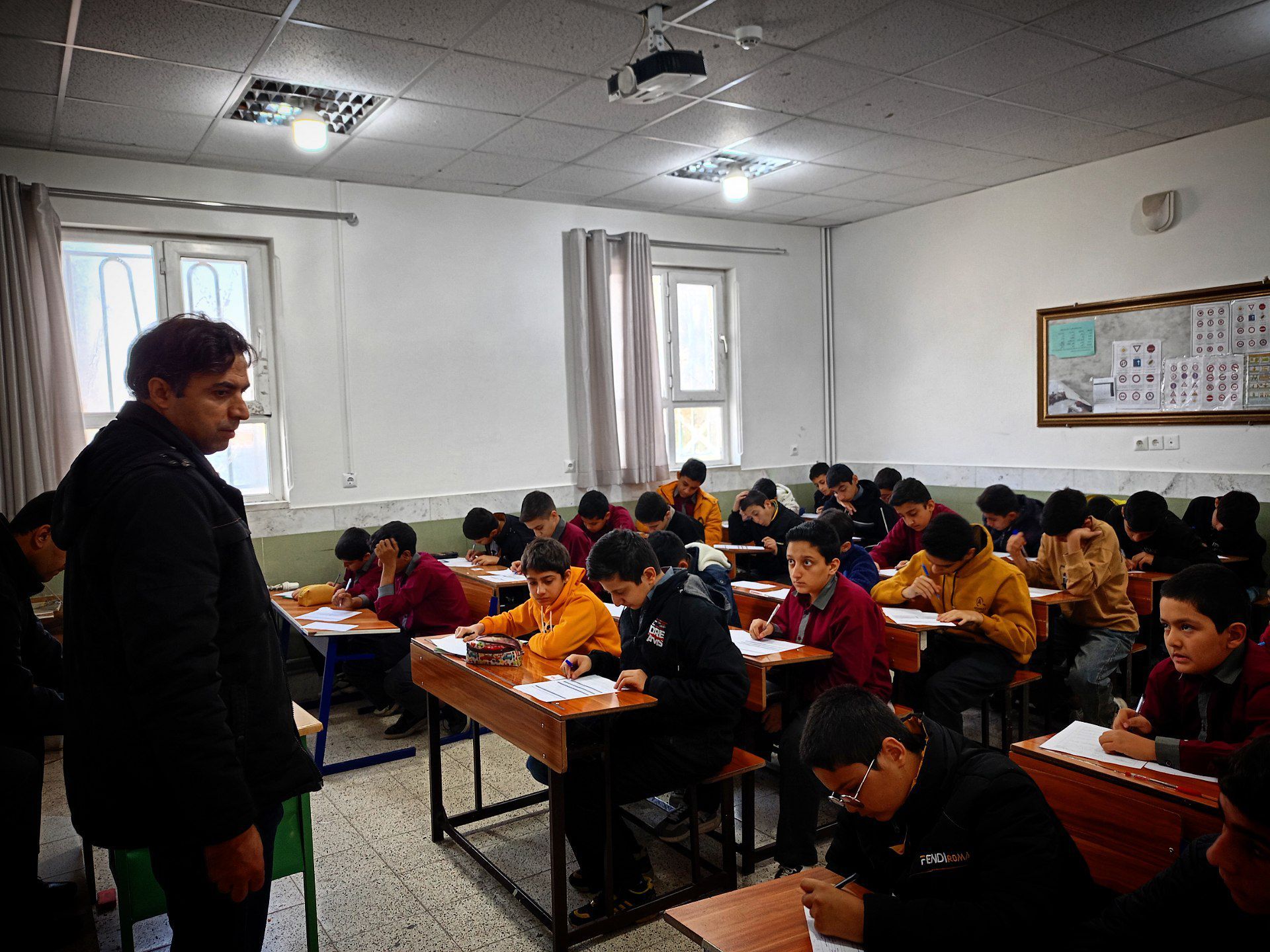 امتحانات نوبت اول در دبیرستان میثاق 