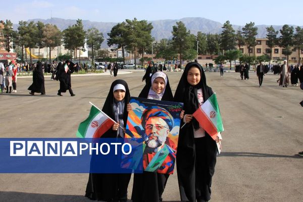 برنامه تلویزیونی محفل قرآنی خــادم الرضــا