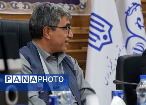 نشست خبری مدیرکل نوسازی مدارس استان اصفهان با دانش آموز خبرنگاران پانا