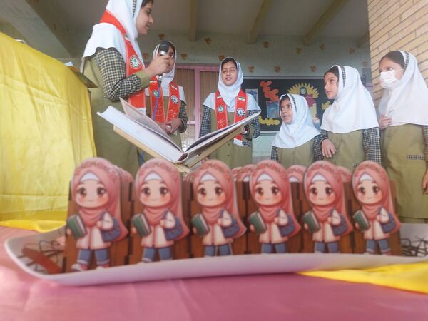 جشن روز دانش‌آموز در مدرسه شاهد حضرت معصومه(س)