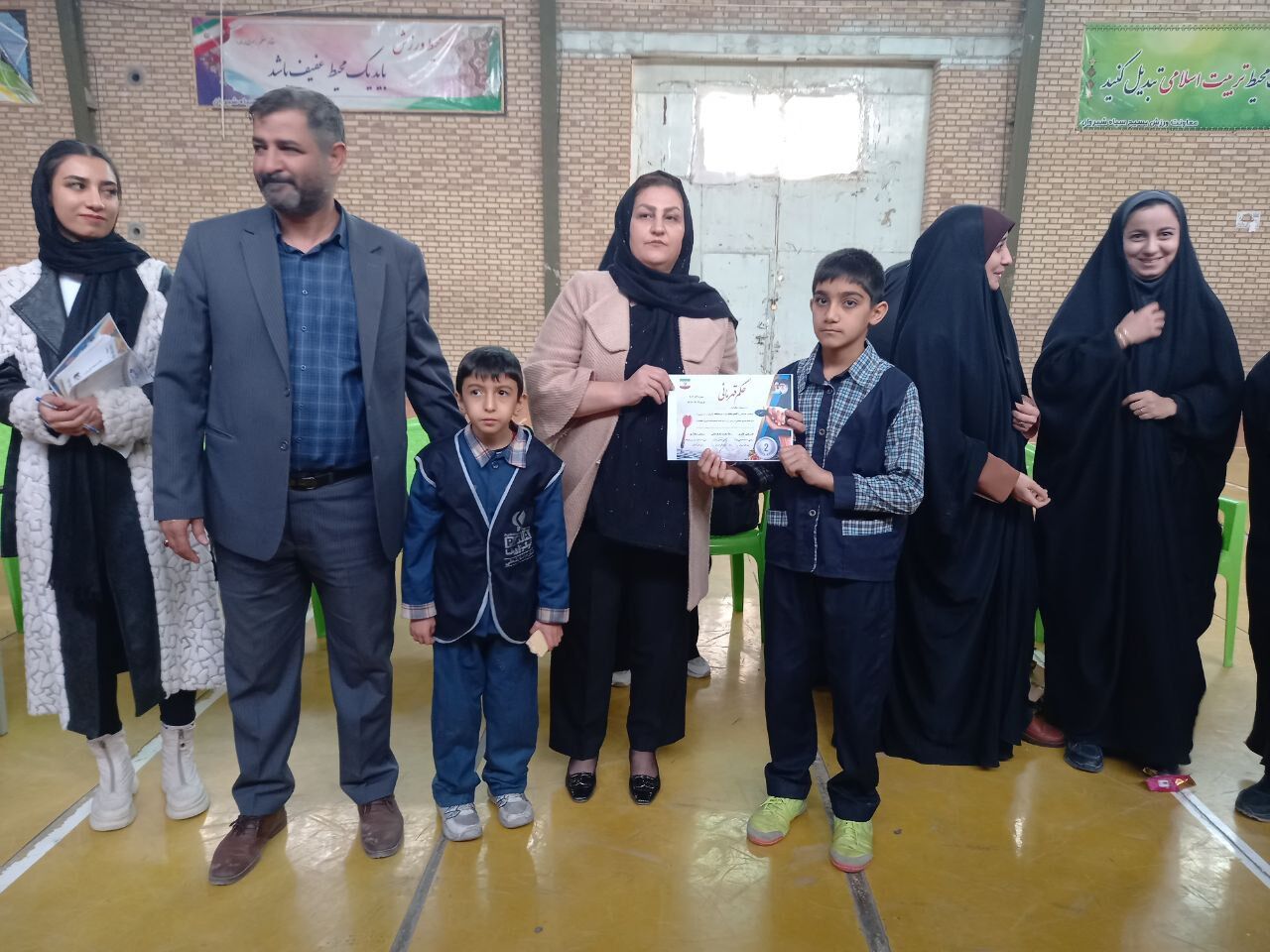 مسابقات دارت در دبستان پسرانه غدیر شهرستان شیروان