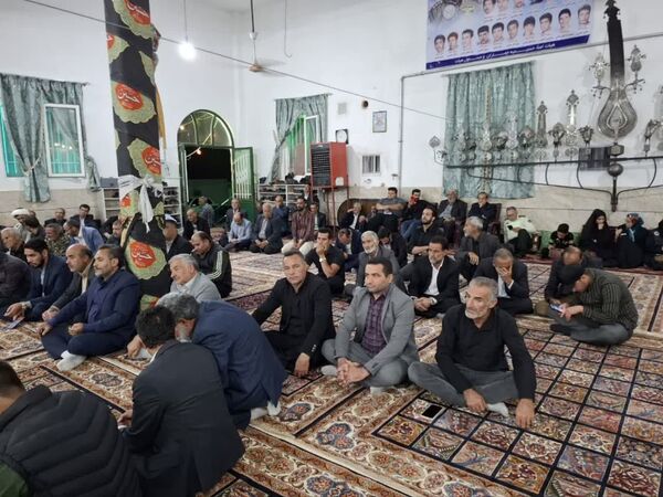اولین نشست فعالان قرآنی، فرهنگی و هنری در روستای نامن شهرستان داورزن 