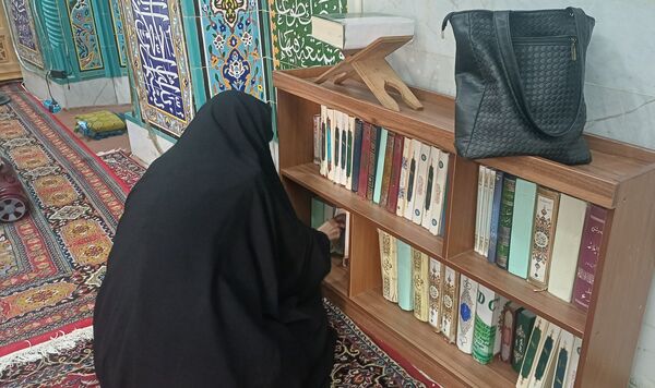 غبار روبی مسجد جامع کوهپایه همزمان با حلول ماه رمضان و ایام نوروز