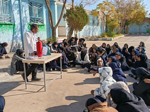 مانور زلزله و ایمنی سازی در مدرسه برادران رحمانی خلیل آباد
