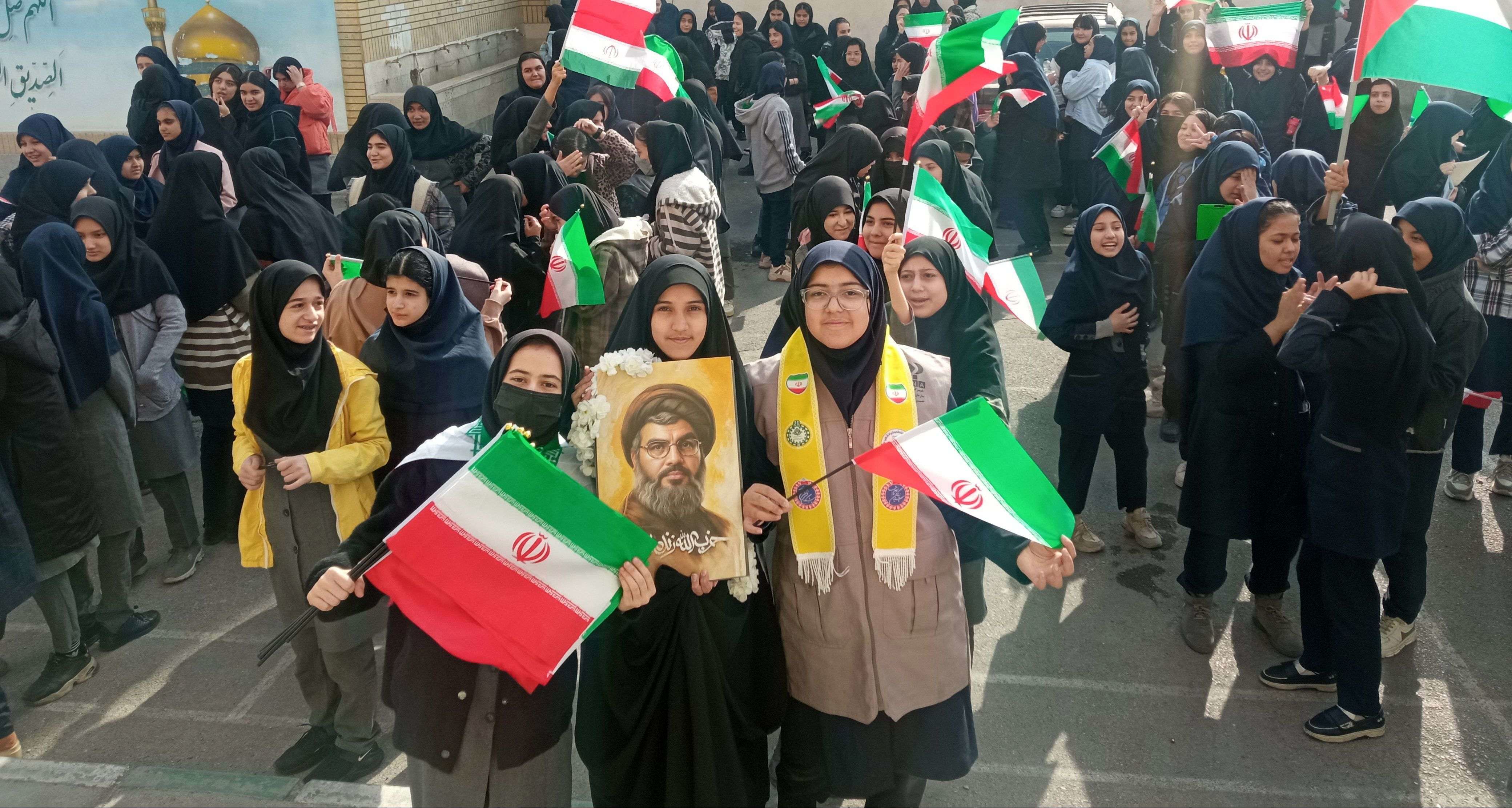 تجدید بیعت با شهدای مقاومت در دبیرستان گلشن آزادی مشهد