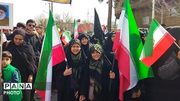 مشت هایی که با فریاد انتقام بالا می آمدند 