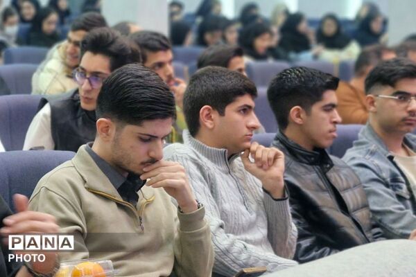 درخشش ستارگان ورامین در آیین تجلیل از نخبگان آموزشی