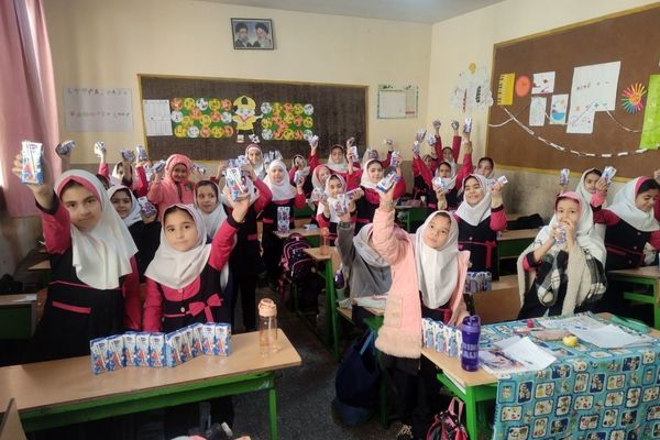 توزیع شیر در مدارس رباط کریم