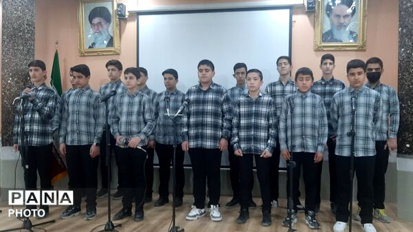 رقابت گروه‌های سرود در چهل‌وچهارمین جشنواره فرهنگی‌هنری ناحیه هفت