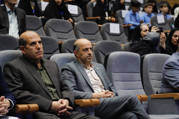 تجلیل از برگزیدگان ایثار با یاد شهدای شجره طیبه