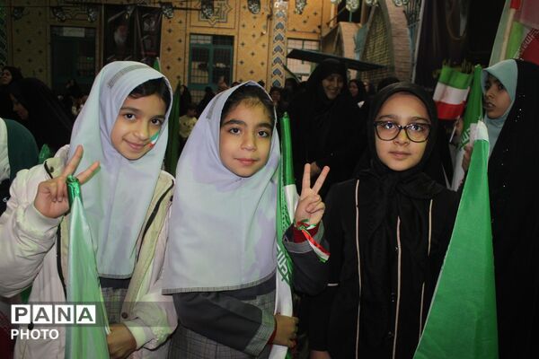 تجمع دانش‌آموزان در چهلمِ یاران سفرکرده