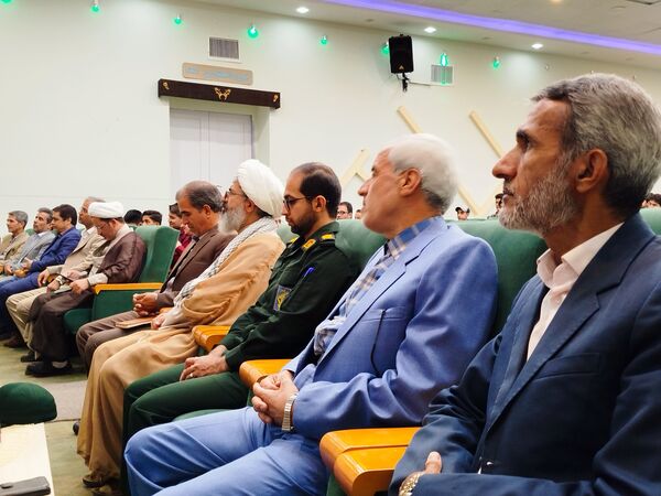 دیدار اعضای تشکل های دانش آموزی با امام جمعه کاشمر