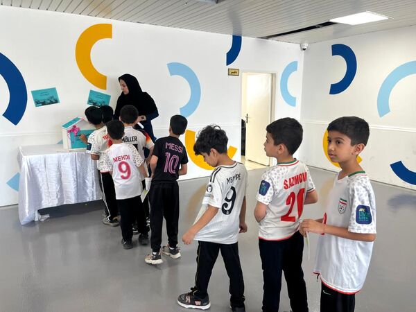 مهربانی دانش‌آموزان دبستان شهید تندگویان در جشن عاطفه‌ها