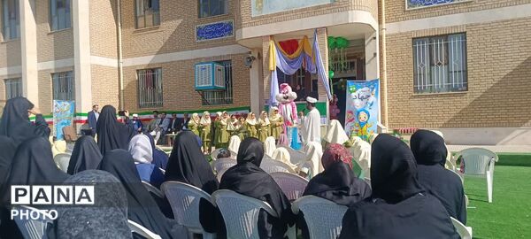 جشن شکوفه‌ها در مدرسه جهاد جعفریه قم 