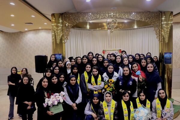 جشن فارغ‌التحصیلی دانش‌آموزان دختر بروجنی