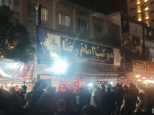 حال و هوای یکی از خیابان های مشهد در شب شهادت امام رضا (ع) 