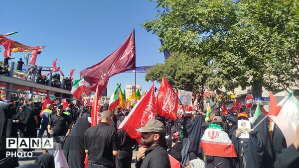 خورشید در افق ، راه در تداوم حماسه حضور در مراسم تشییع رهبر فقید انقلاب