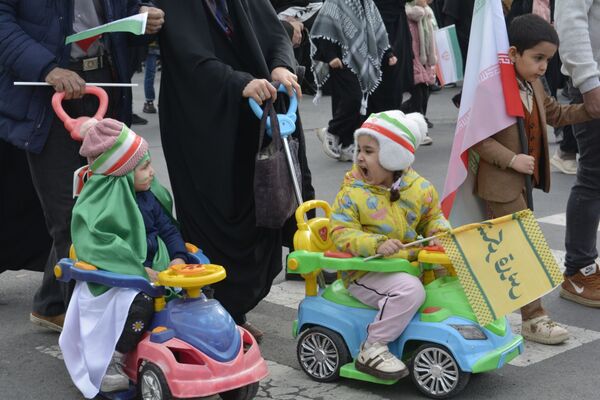 حماسه دانش‌آموزان اسلامشهر در ۲۲بهمن