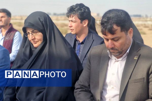 آیین کلنگ‌زنی هنرستان خیرساز هیأت امنایی در قرچک