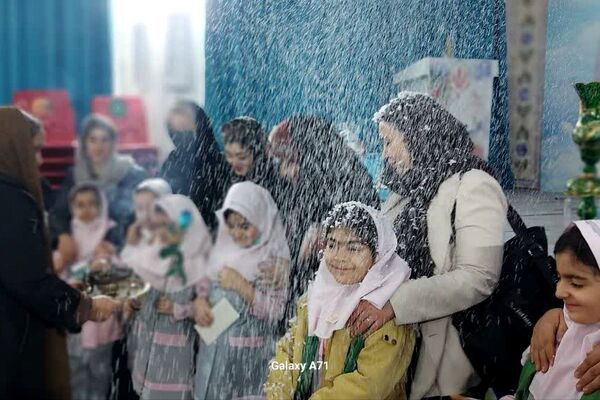 مراسم روز مادر و تحلیف پیشتازان در دبستان شهید سرافراز