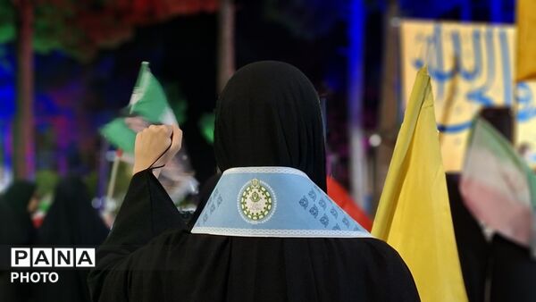 نقش‌آفرینی دانش‌آموزان آموزشگاه نمونه «دکتر توسلی» در میعادگاه بیعت با رهبری