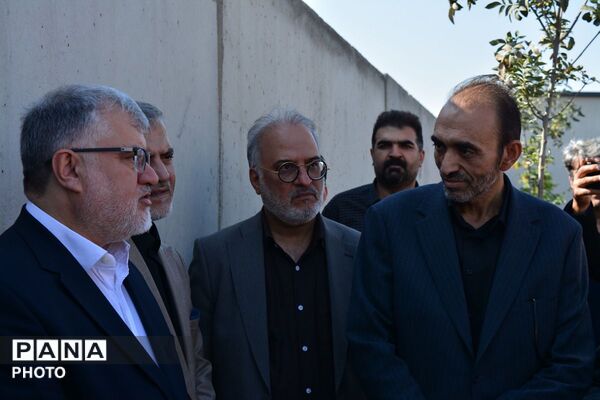 بازدید استاندار تهران از دبیرستان تمام هوشمند «شهید ابراهیم رئیسی» بهارستان دو