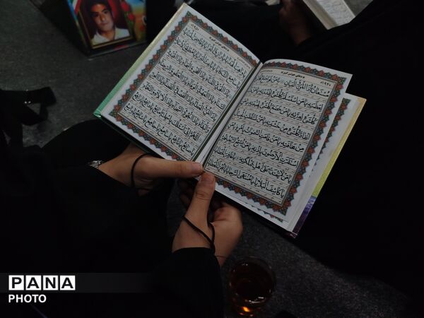 شبی که ماه دو نیم شد