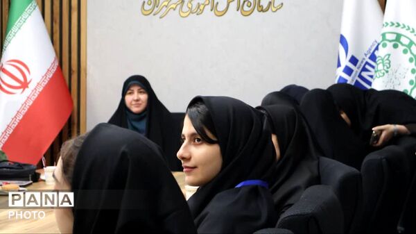 تولدی دوباره برای پانا در کنار خبرنگاران برتر 