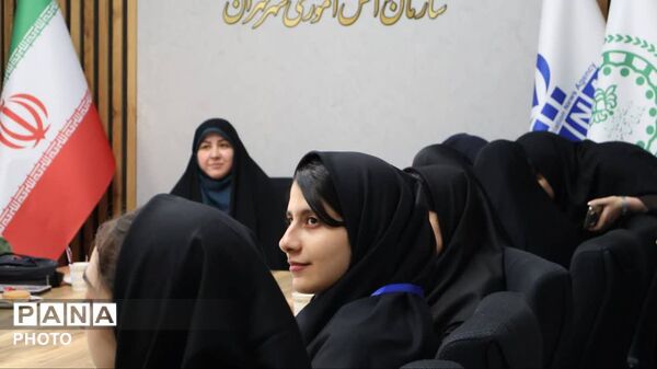 تولدی دوباره برای پانا در کنار خبرنگاران برتر 