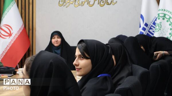 تولدی دوباره برای پانا در کنار خبرنگاران برتر 