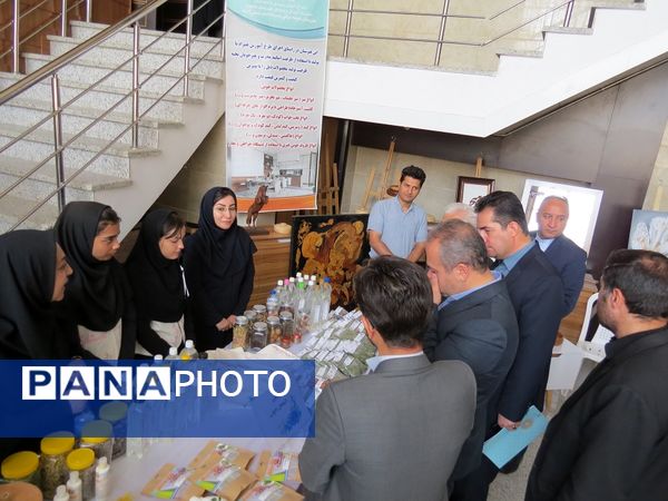 آیین تجلیل از معلمان نمونه استانی در بجنورد