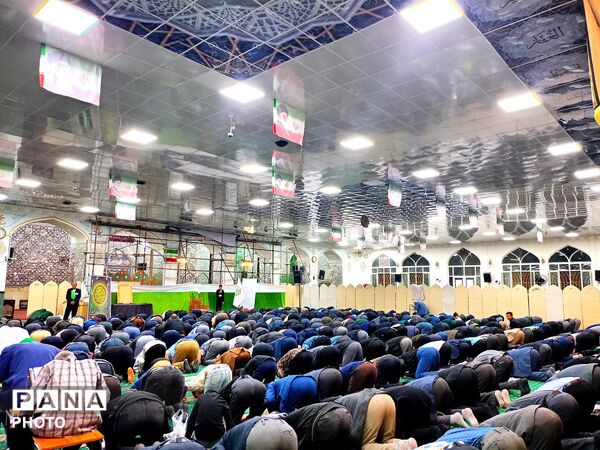 نماز جماعت همزمان با شهادت امام صادق(ع)