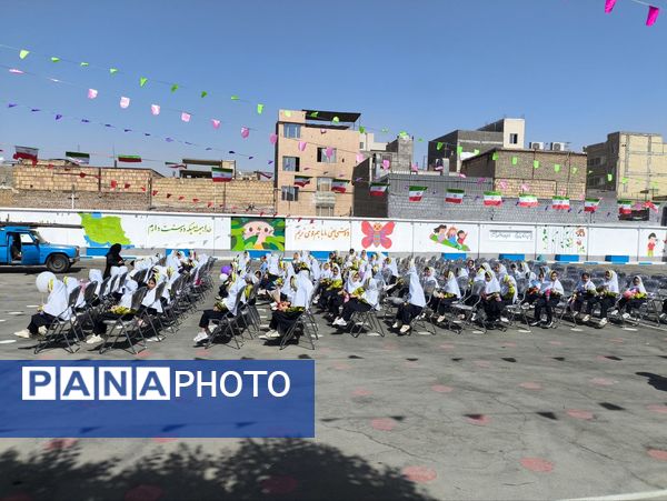 برگزاری جشن شکوفه‌ها در مدرسه عصمت شهرستان رباط کریم 