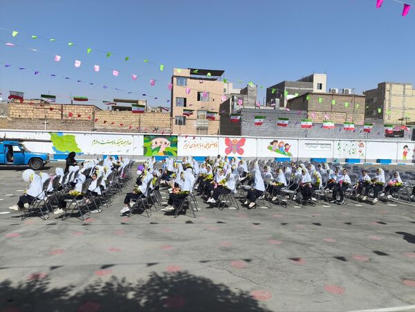 برگزاری جشن شکوفه‌ها در مدرسه عصمت شهرستان رباط کریم 