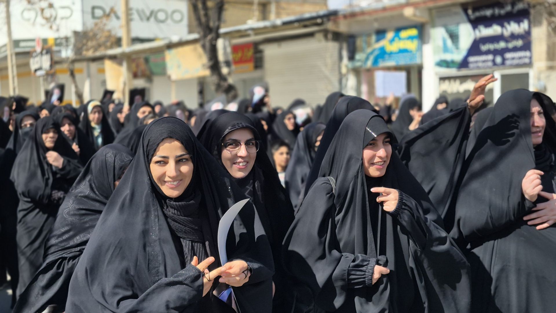 اقامه نماز جمعه و راهپیمایی باشکوه در فارسان 