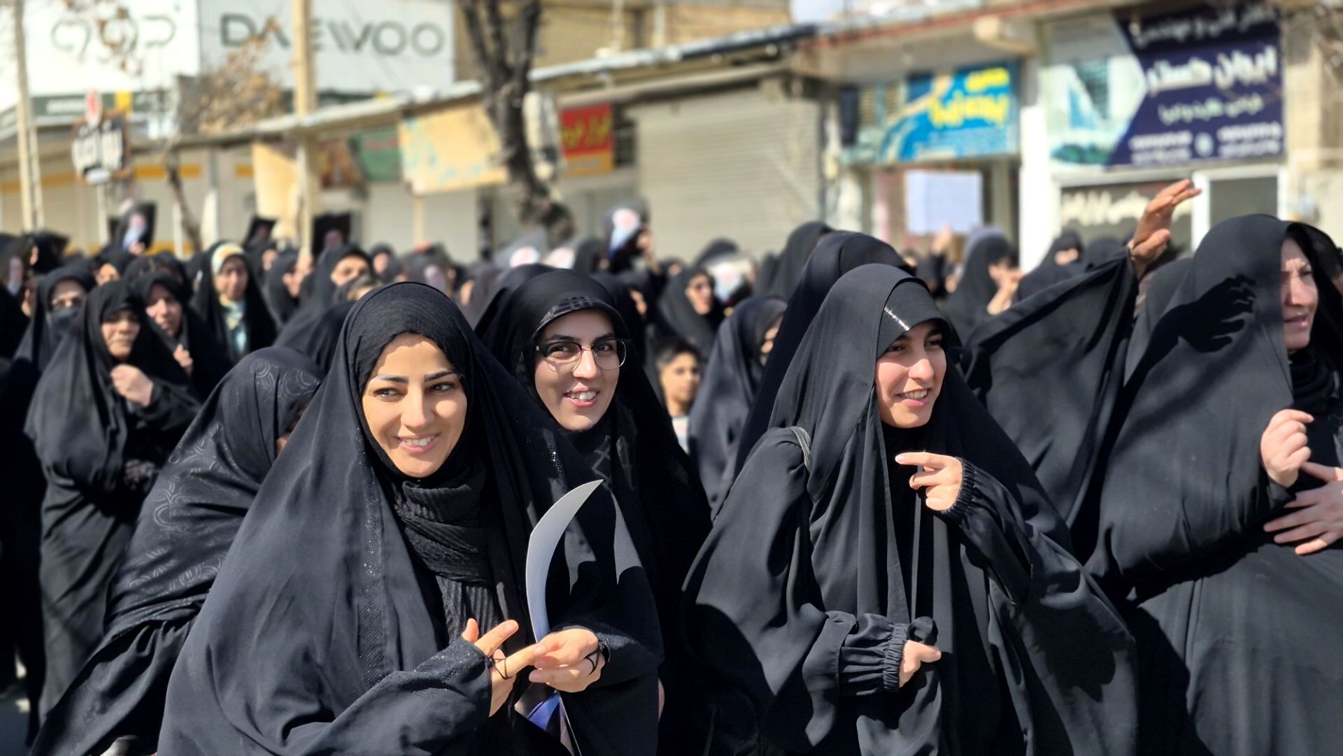اقامه نماز جمعه و راهپیمایی باشکوه در فارسان 