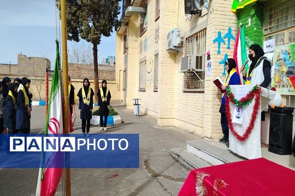 گلبانگ زنگ چهل و هفتمین پیروزی انقلاب اسلامی در مدرسه شهید مجید دهنوی 