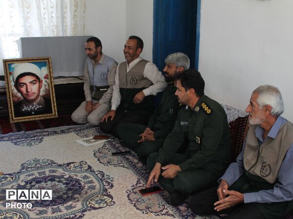 دیدار مسئولان بسیج سازندگی و بسیجیان با خانواده شهید علی ایمانی در شوقان