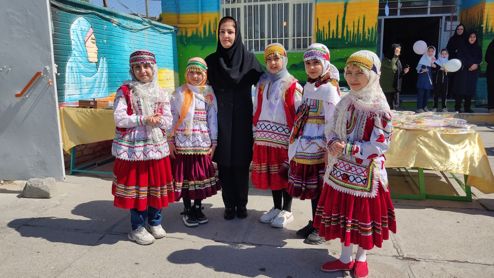 نواختن زنگ سلامت در مدرسه دخترانه ضحی ۱ شهرستان شیروان