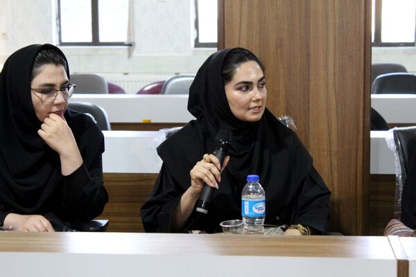 نشست اصحاب رسانه شهرستان سامان با مدیرکل فرهنگ و ارشاد اسلامی استان چهارمحال و بختیاری